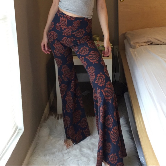 NWT Forever 21 stretch floral flare pants - Picture 2 of 6